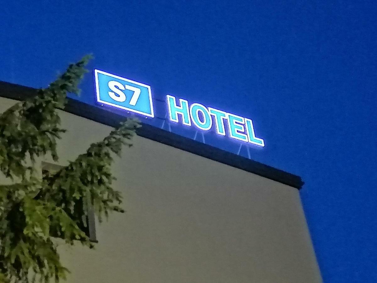 S7 Hotel Кельце Екстер'єр фото